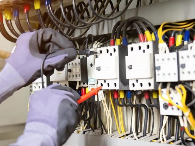 Soluciones de mantenimiento eléctrico personalizadas para su negocio